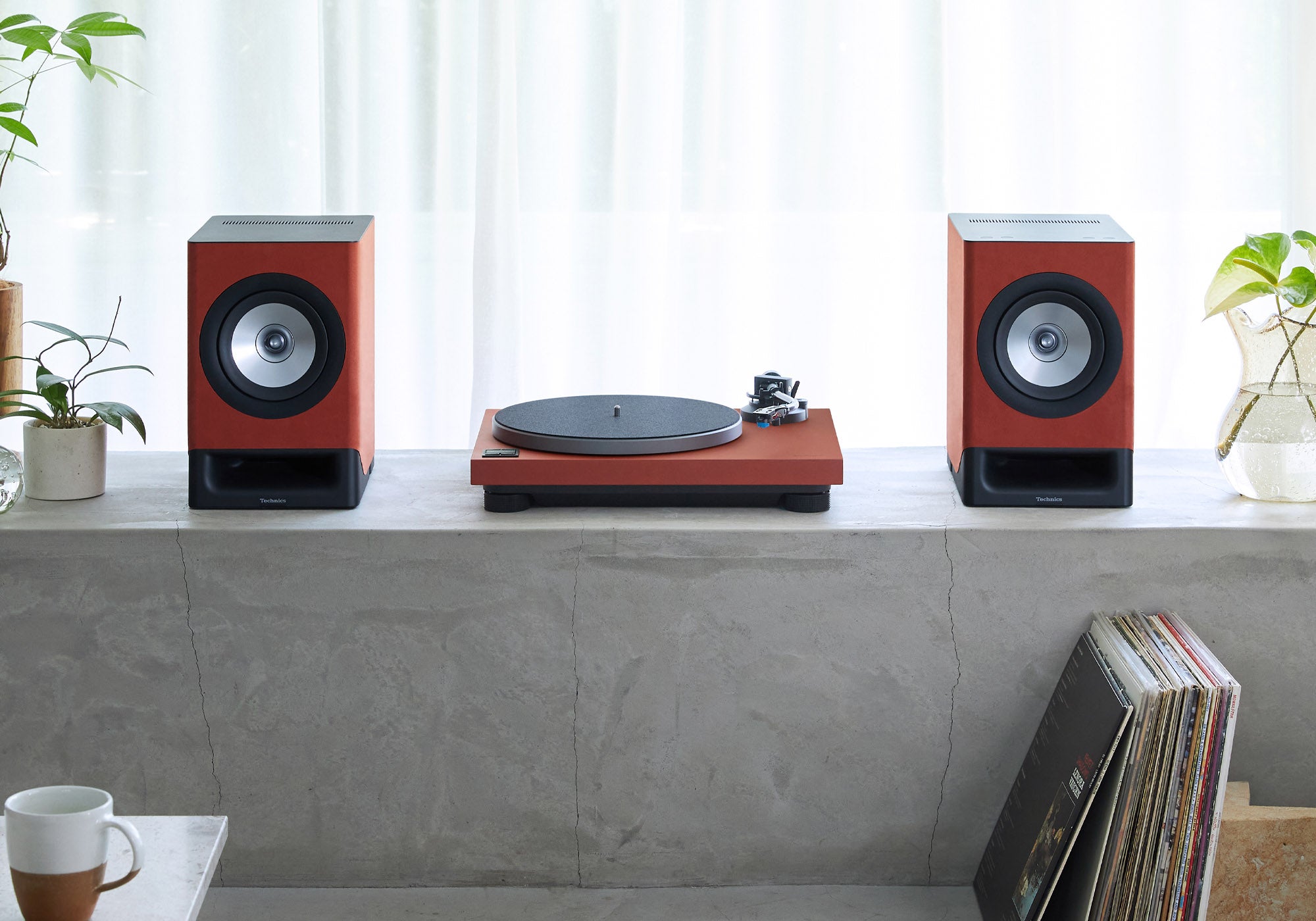 Technics launches the SL-40CBT / SL-50C direct drive turntables at CED