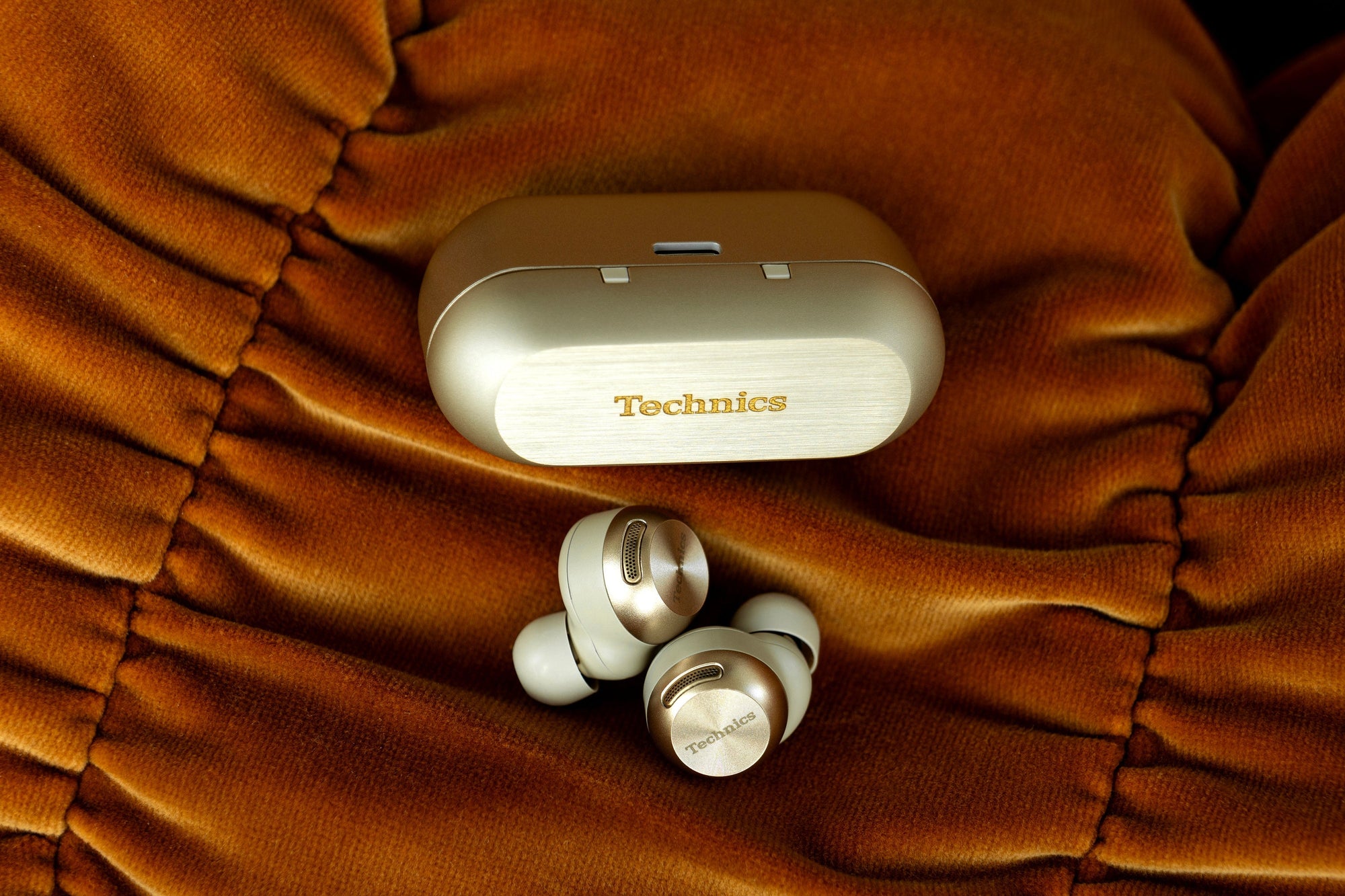 Comfortable true wireless earbuds with compact Technics design