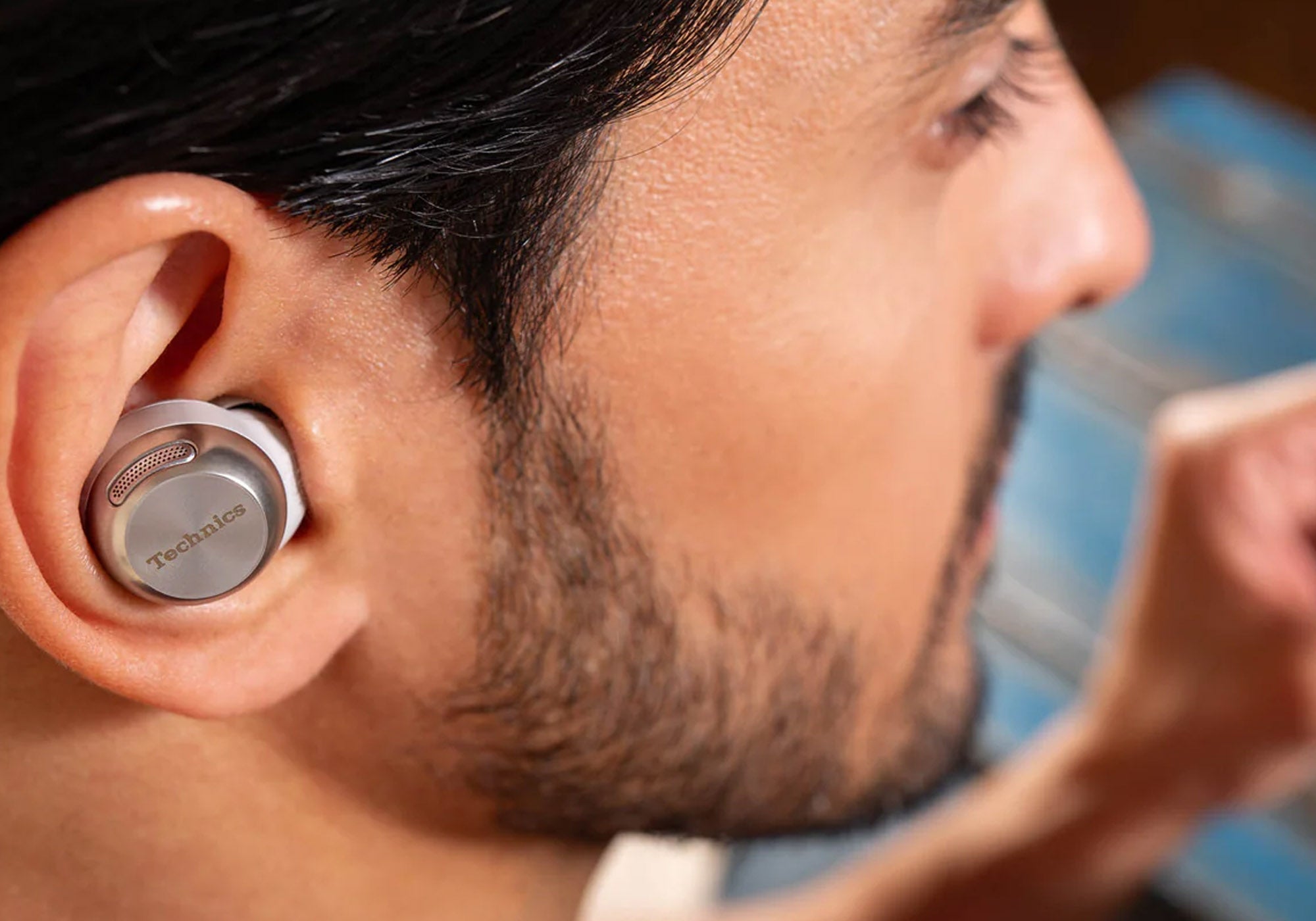 Clear Calls, Everywhere: Wireless Earbuds for Crystal-Clear Conversations