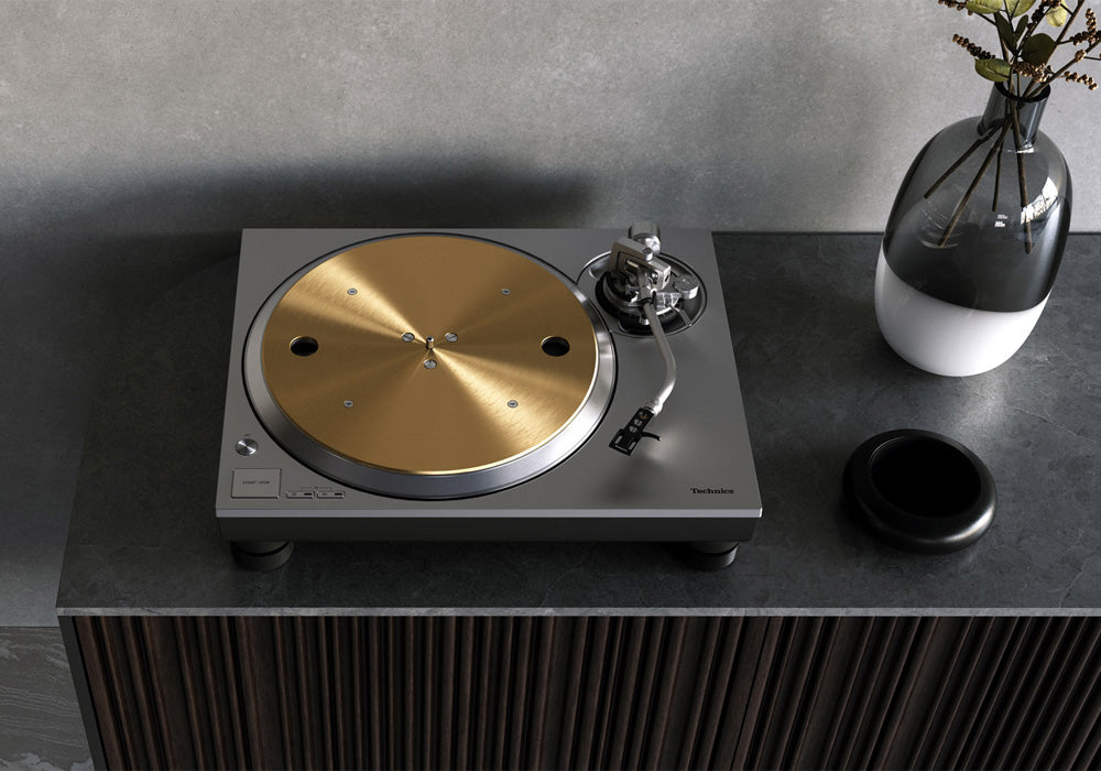 Technics expands its product range of turntables with the outstanding ΔΣ-Drive (Delta Sigma Drive) technology, introducing the SL-1300G as the new de-facto hi-fi turntable standard in their Grand Class