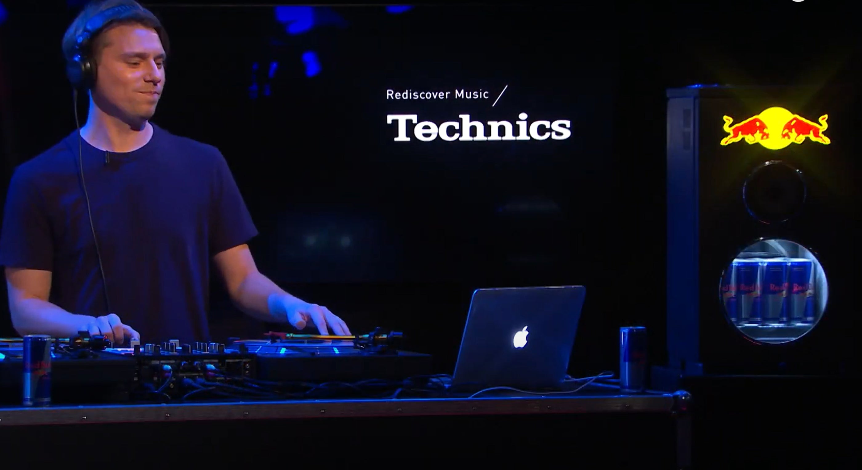 DJ Cosmic using Technics SL-1200